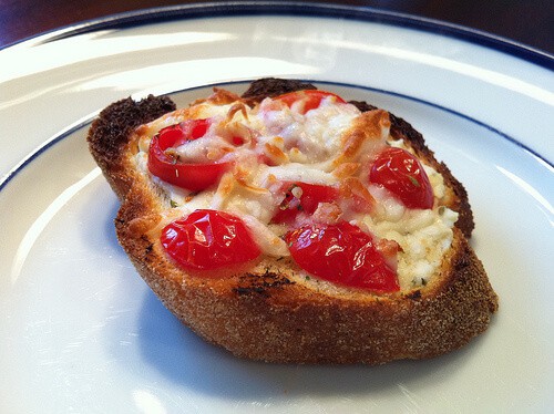 Mini Herb and Tomato Pizza Crostini Recipe