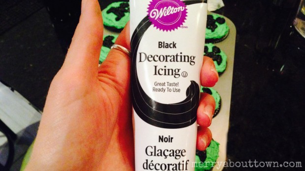 Decorative Icing for Creeper Faces - Merry About Town