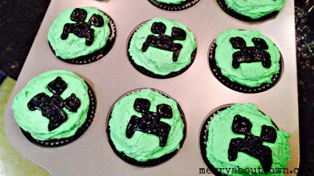 Easy Minecraft Creeper Cupcakes - Merry About Town