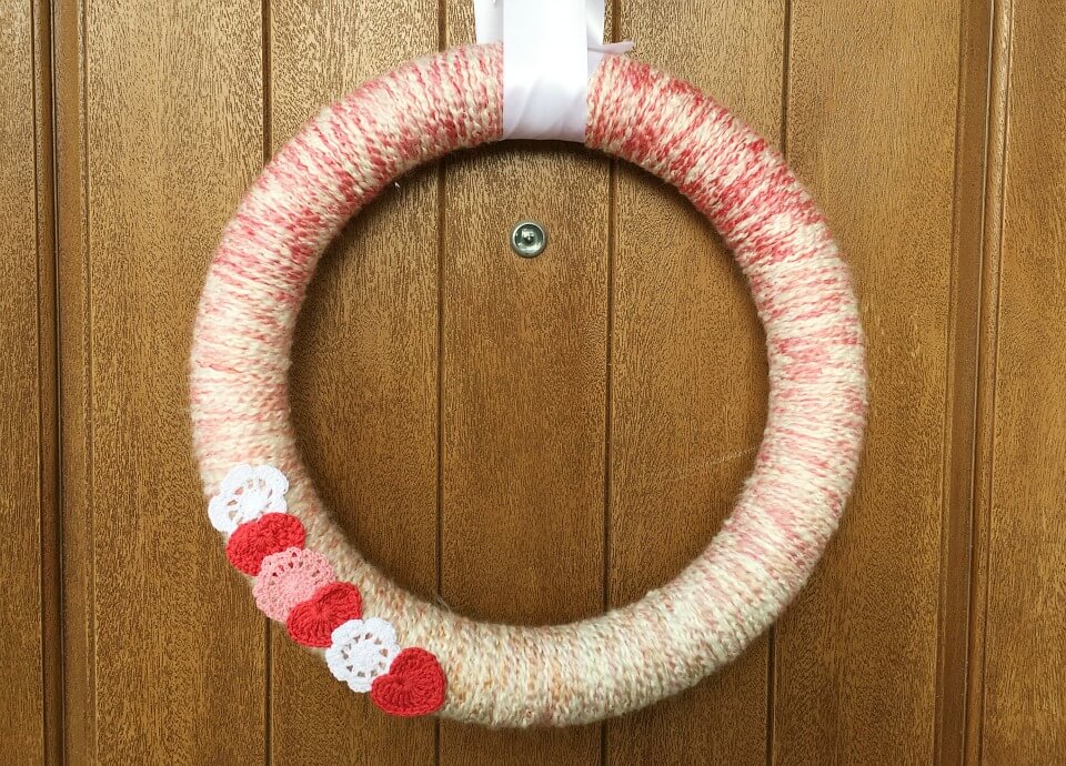 Easy Yarn Wrapped Valentine’s Day Wreath