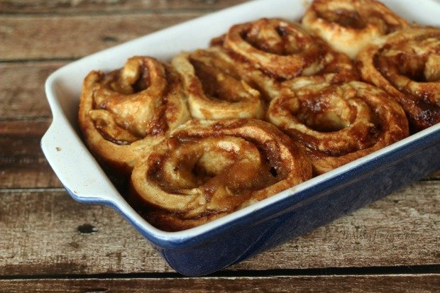 yummy-apple-pie-cinnamon-rolls-recipe