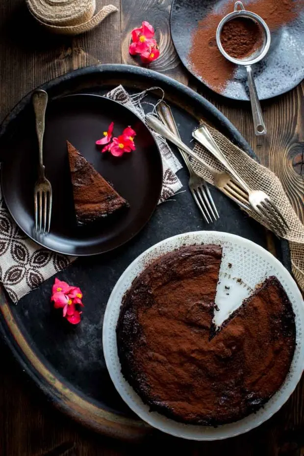 flourless-dark-chocolate-cake-020