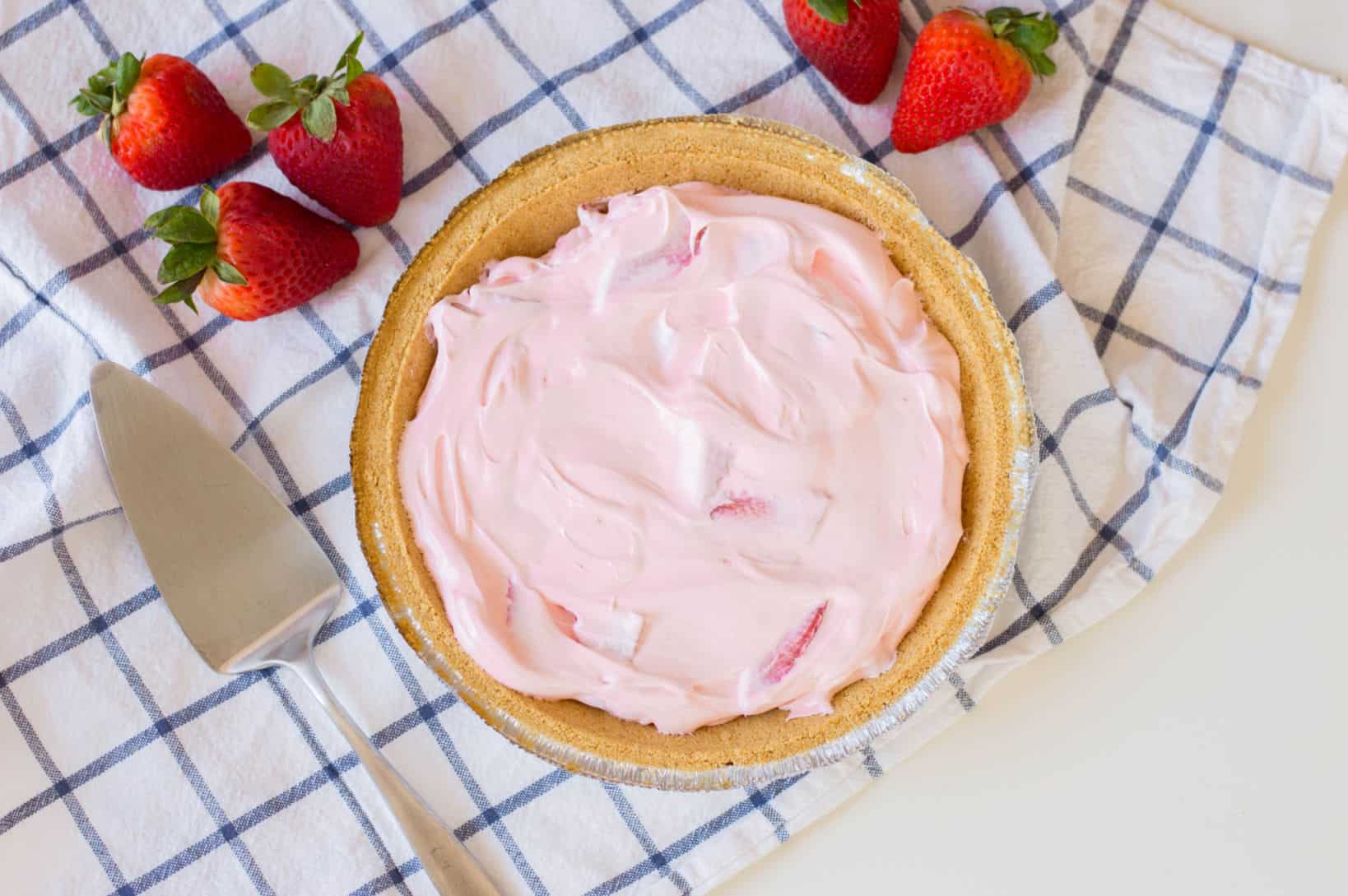 Easy, No Bake Strawberry Pie