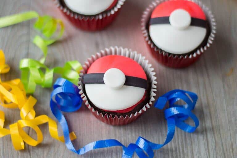 Pokemon Cupcakes - Pokeball Cupcakes