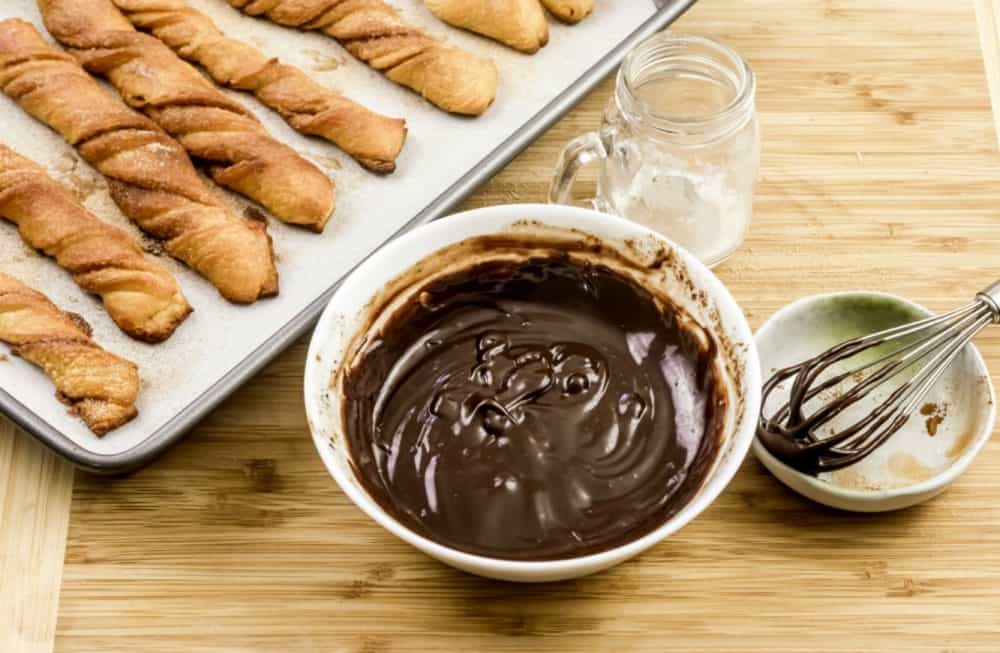 delicious mexican chocolate dipping sauce for baked churros