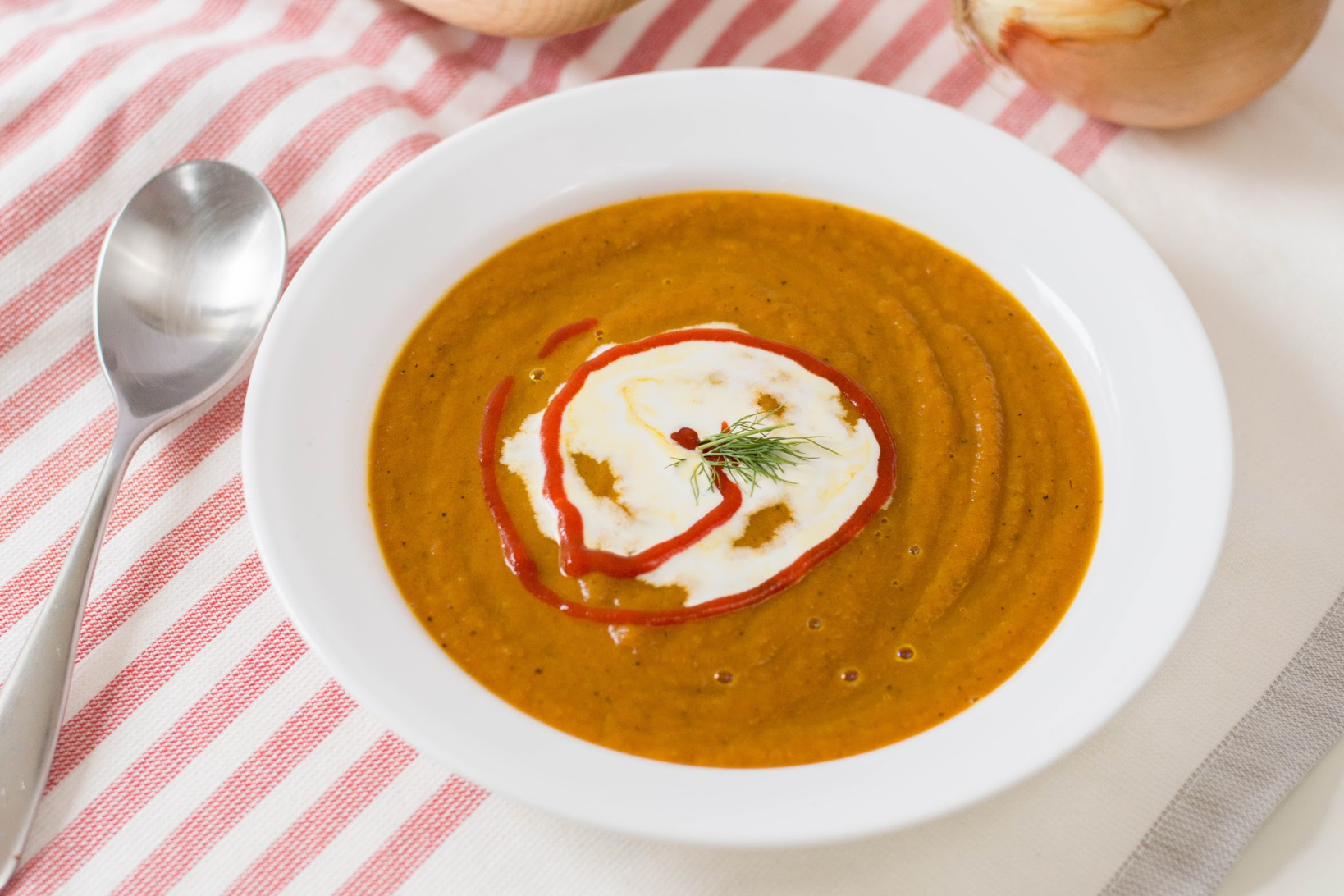 Easy Carrot Soup – Only 5 Ingredients!
