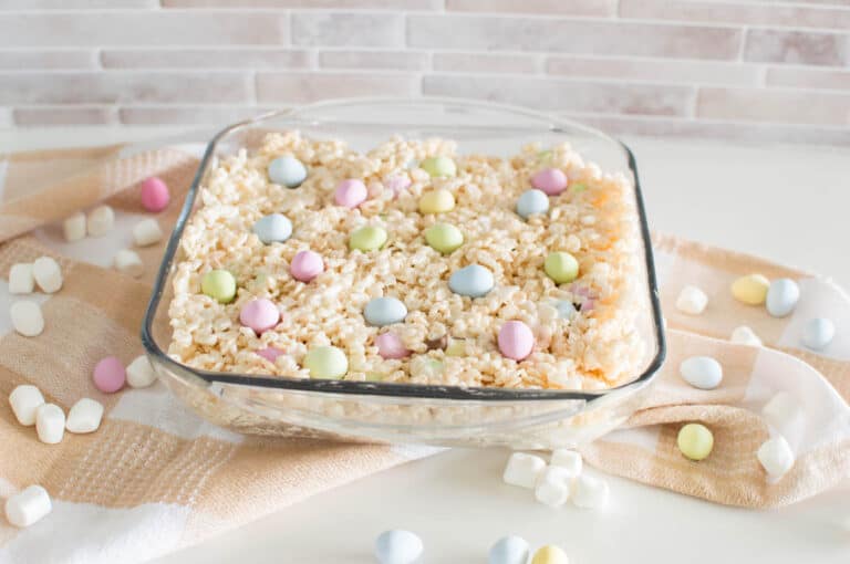 Elevate your next batch of Rice Krispie treats by turning them to into Mini Eggs Rice Krispie Squares! You won’t believe how easy they are to make and how it gives it an extra boost of flavor (and sweetness!)