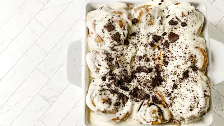 Cookies and Cream Cinnamon Rolls (2)