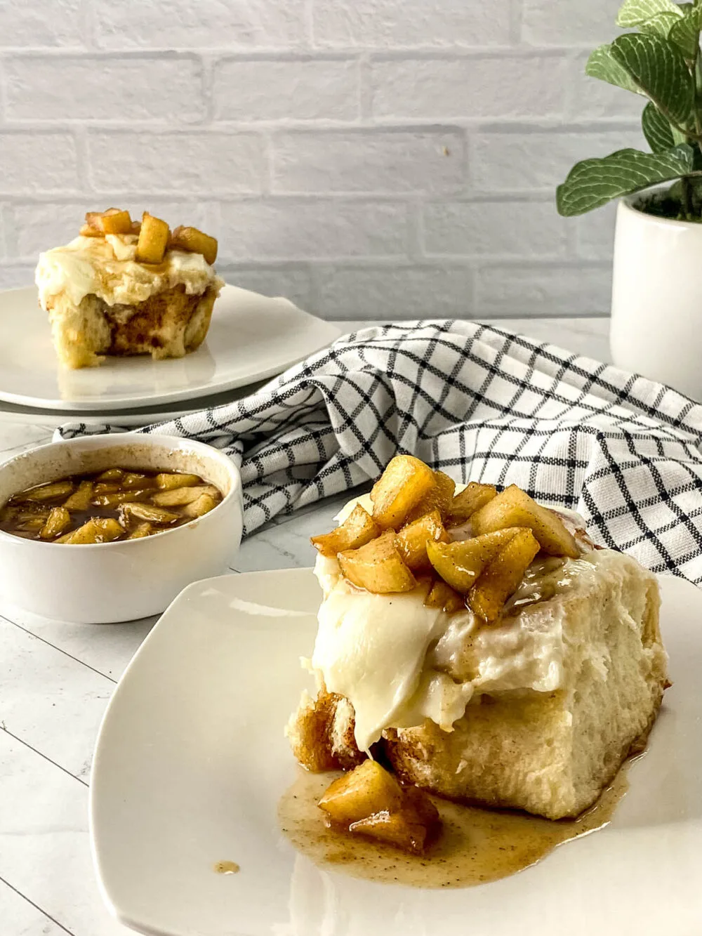 Our recipe for Apple Pie Cinnamon Rolls is one you won’t want to miss. The topping is a combination of Granny Smith apples, vanilla extract, light brown sugar and unsalted butter. The result is worthy of a chef’s kiss!