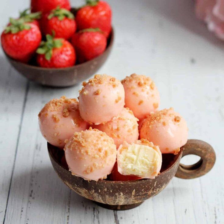 Image for NO-BAKE CHEESECAKE BITES WITH STRAWBERRY CHOCOLATE COATING