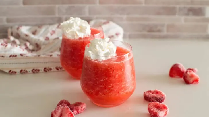 The summer season is in full swing, and this homemade Strawberry Daiquiri Mocktail can be whipped up in a few simple steps. Plus, it’s great because the entire family can enjoy it!