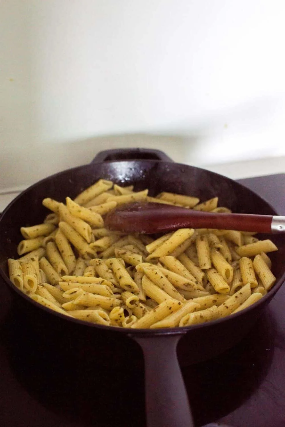Simplify your dinner routine with Bacon and Chicken Pesto Pasta! Quick, flavorful, and oh-so-easy - because who says homemade can't be convenient